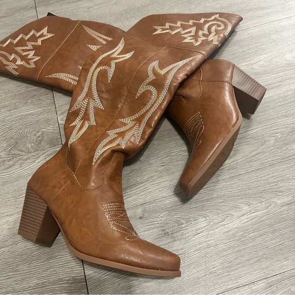 Boots - Picture 2 of 4